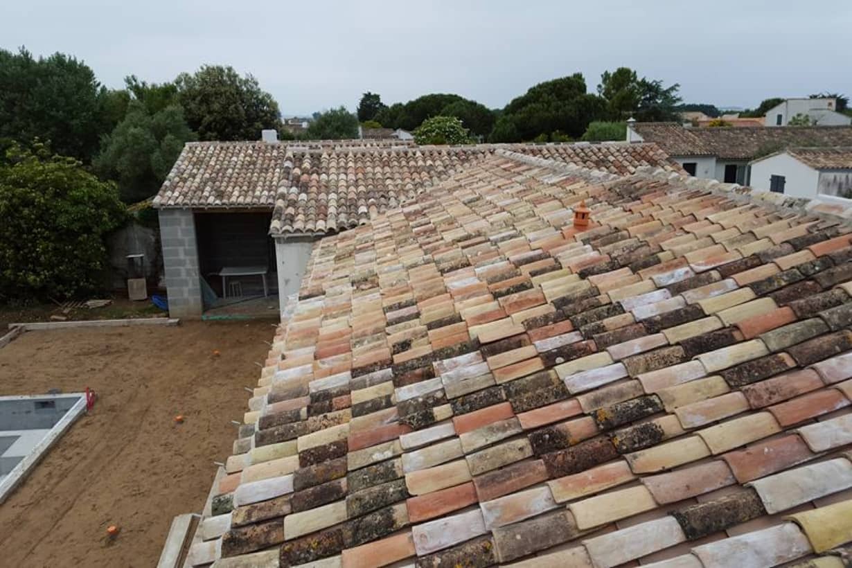 Les Toitures De L Ile De Re Revonation De Toiture Neuf Ou Ancien Ile De Re LES TOITURES DE LILE DE RE Couverture 1 1